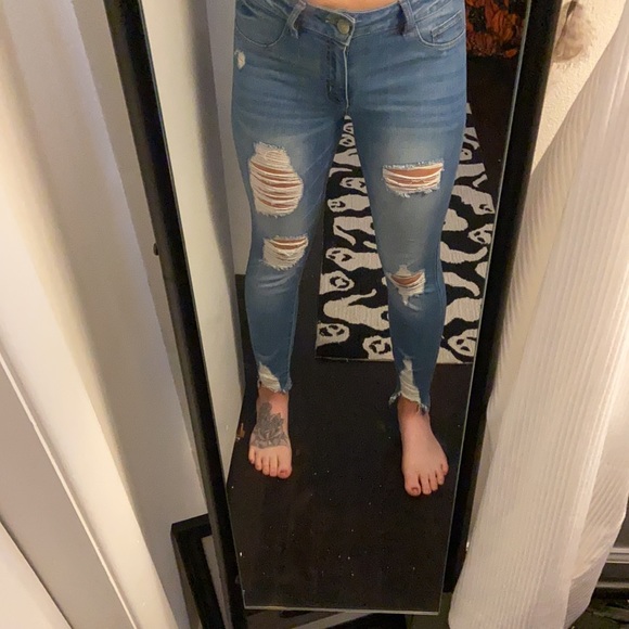 Refuge Low Rise Light Ripped Wash Jeans - Picture 3 of 3